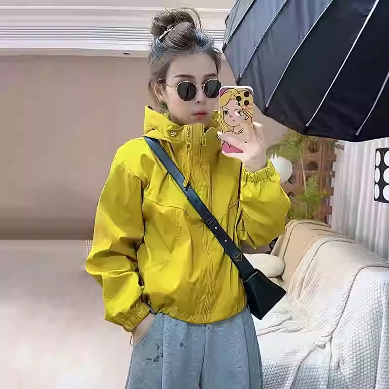 春秋季短款冲锋衣女运动休闲连帽夹克外套洋气百搭上衣