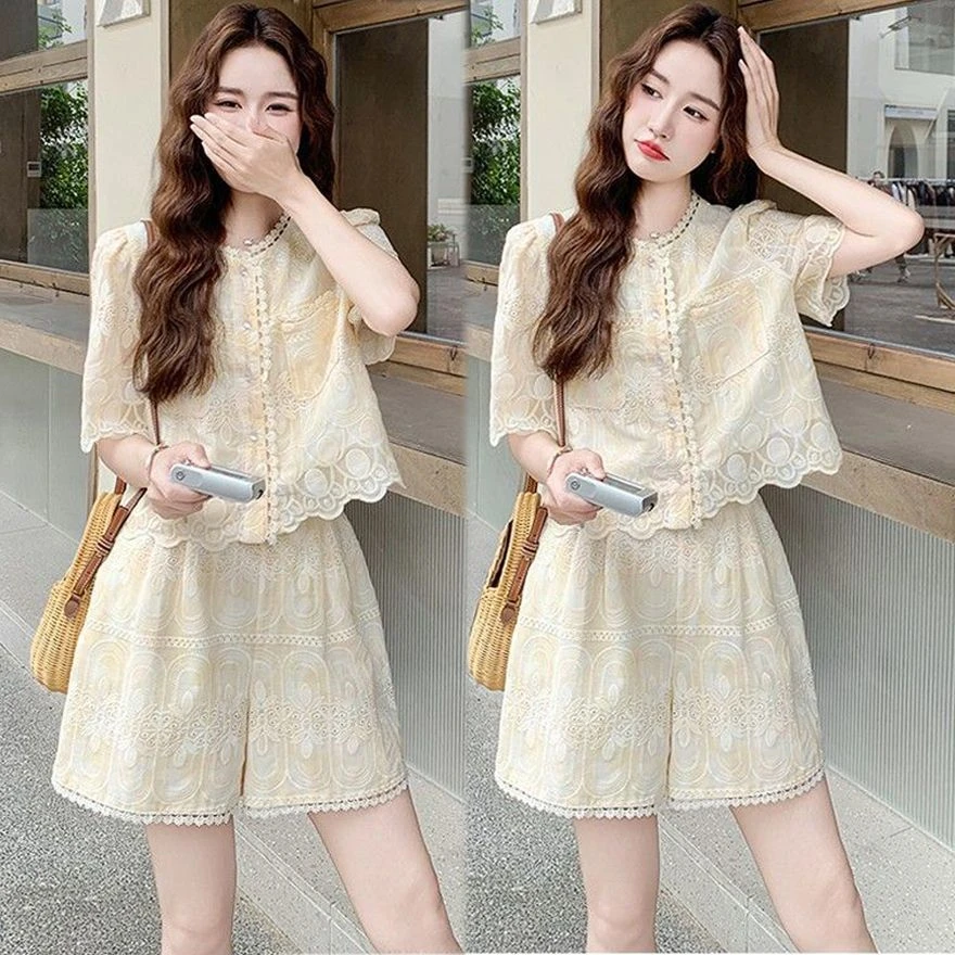 浅黄色重工刺绣套装女小个子夏新款法式蕾丝上衣阔腿裤两件套