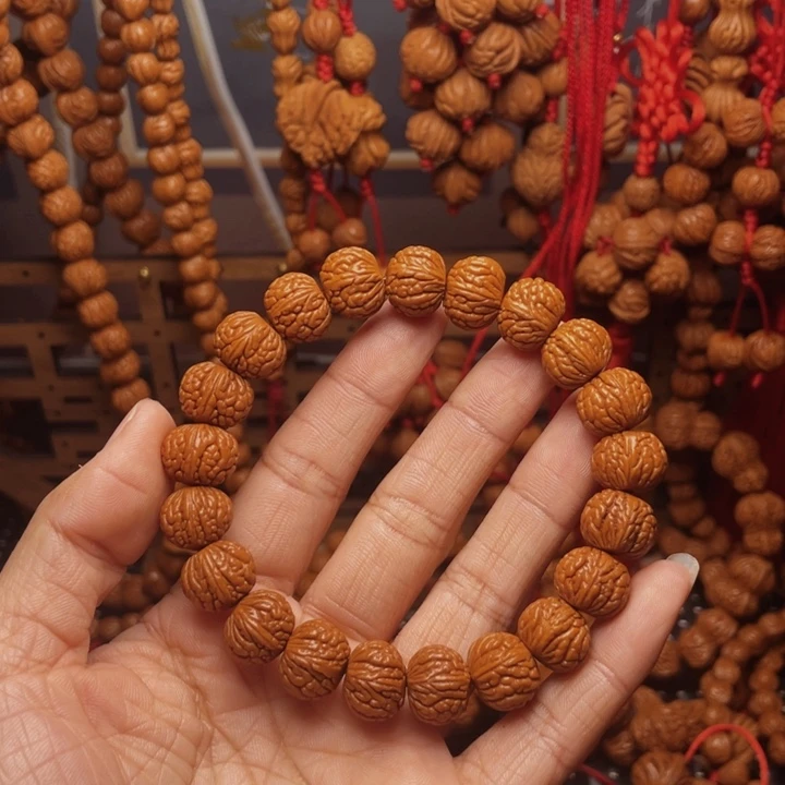 用***0木质类龙纹桃枭挂件