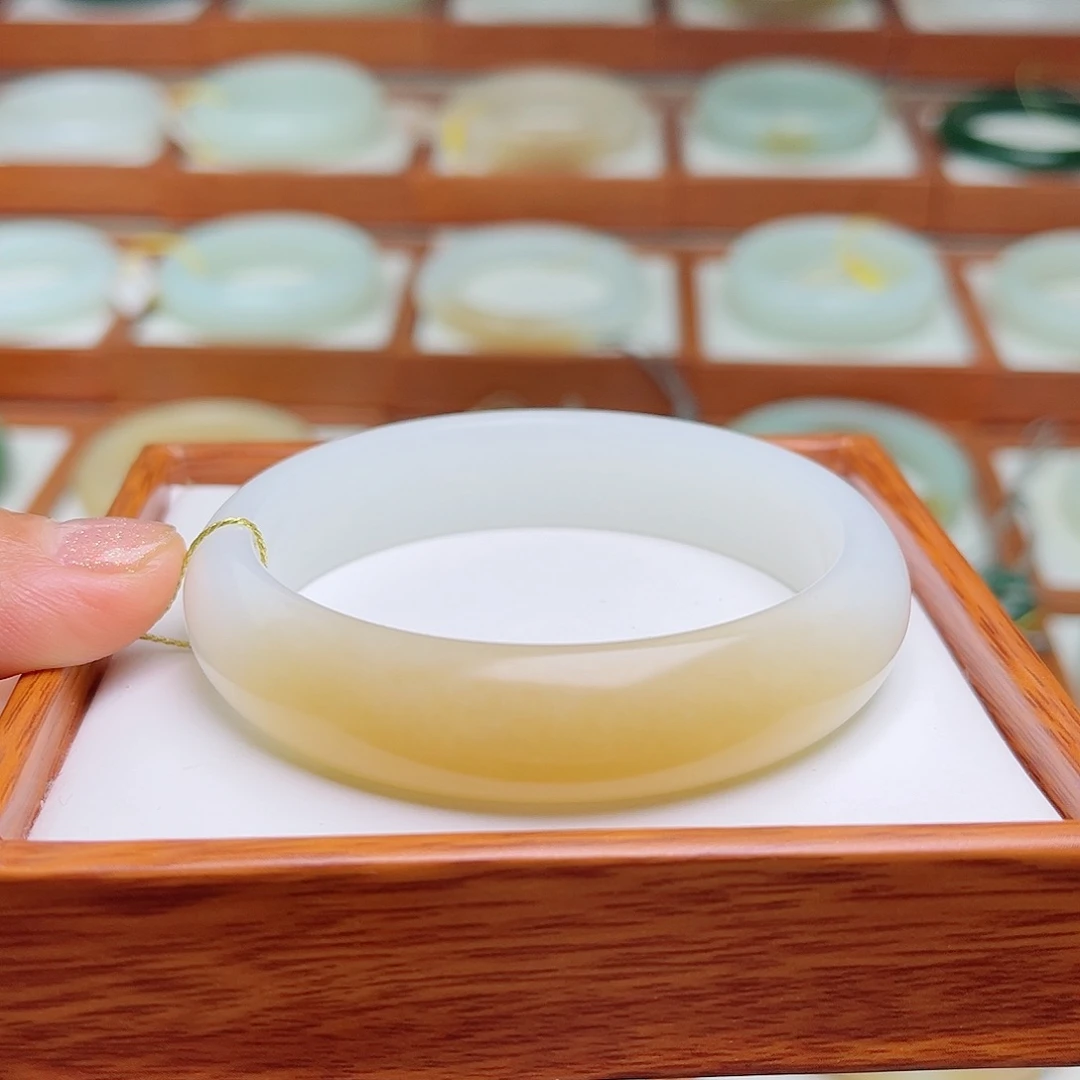 和田玉未镶嵌手镯58