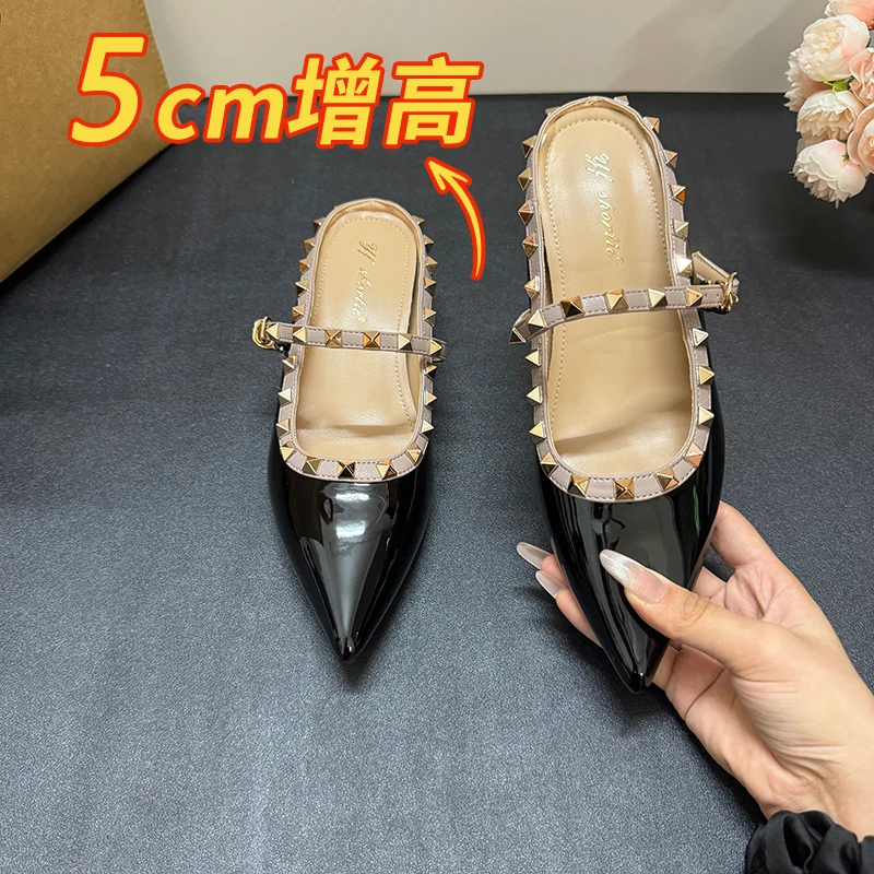 2025新款小个子5cm内增高尖头半拖鞋女铆钉一脚蹬懒人包头凉拖鞋