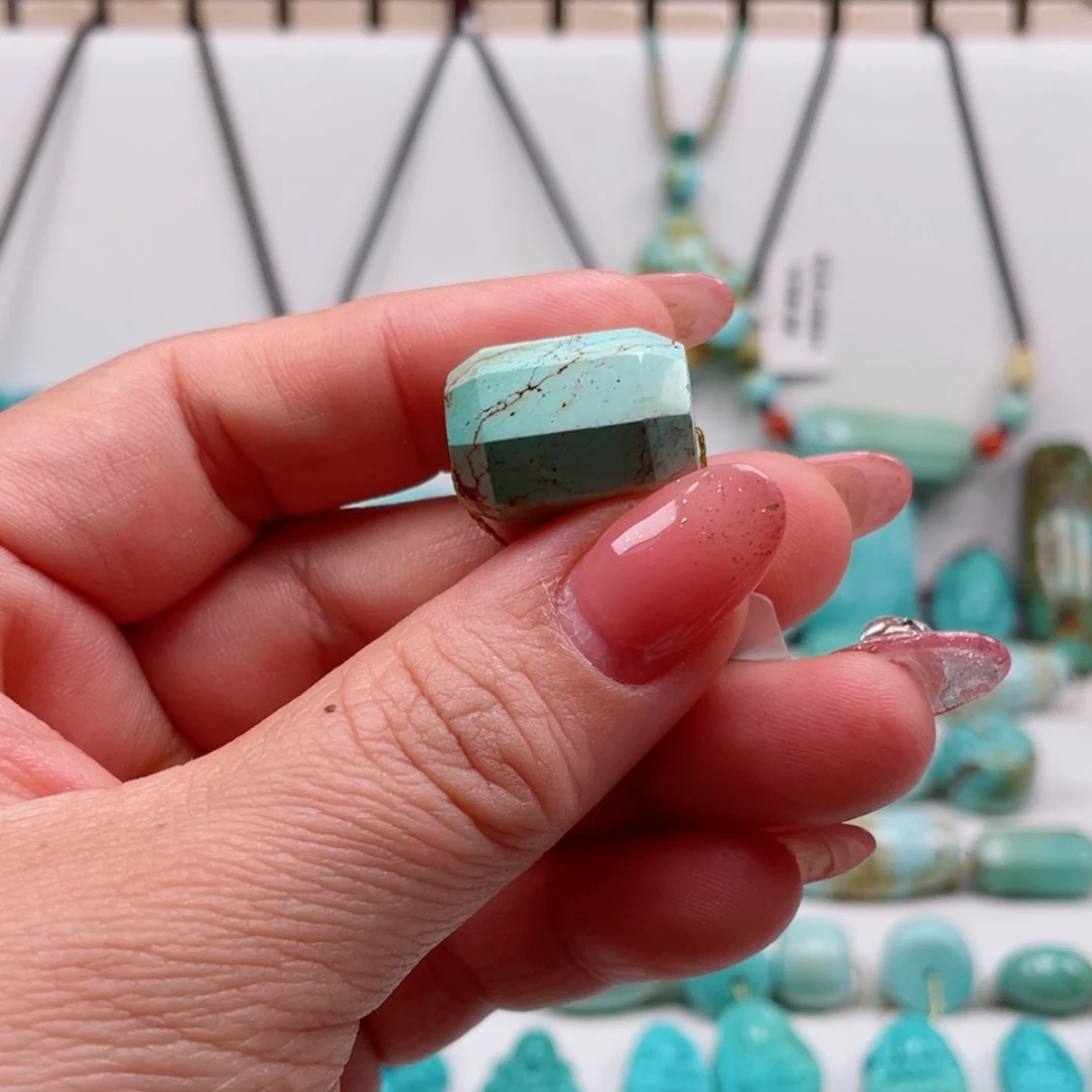 绿松石未镶嵌摆件