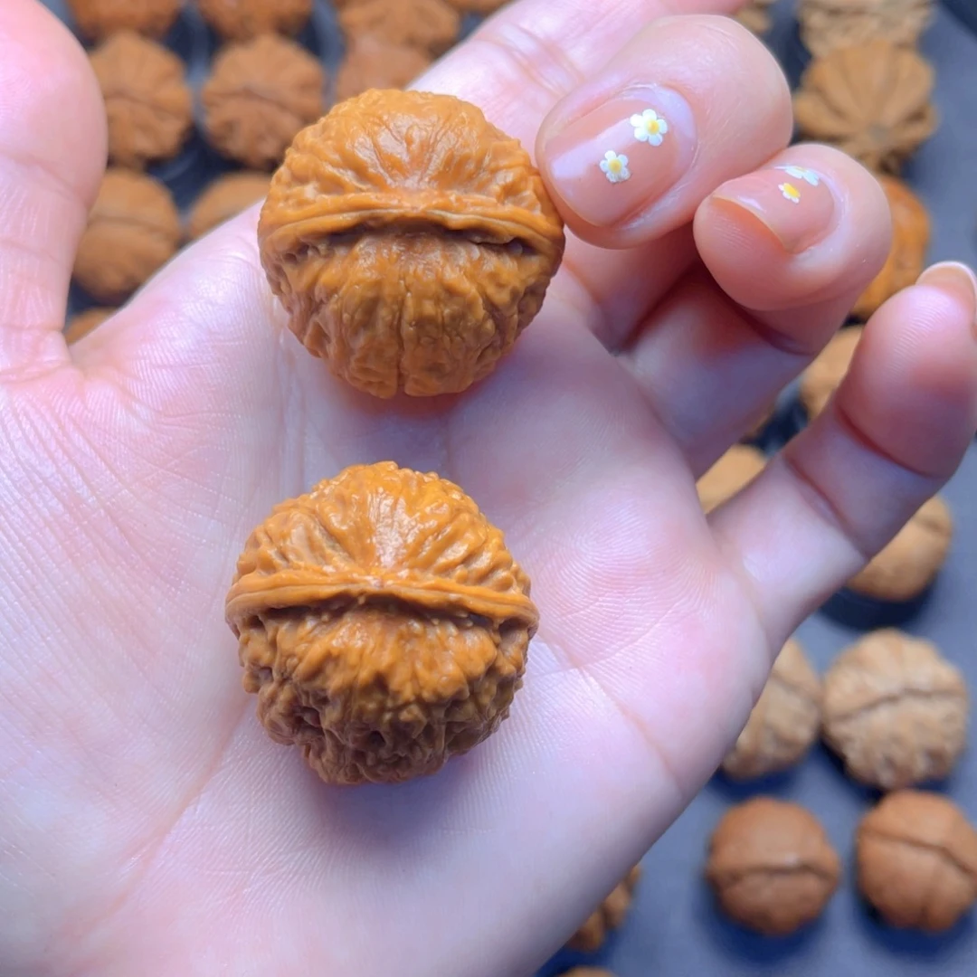 核桃文玩把件小石墩尖微微磕