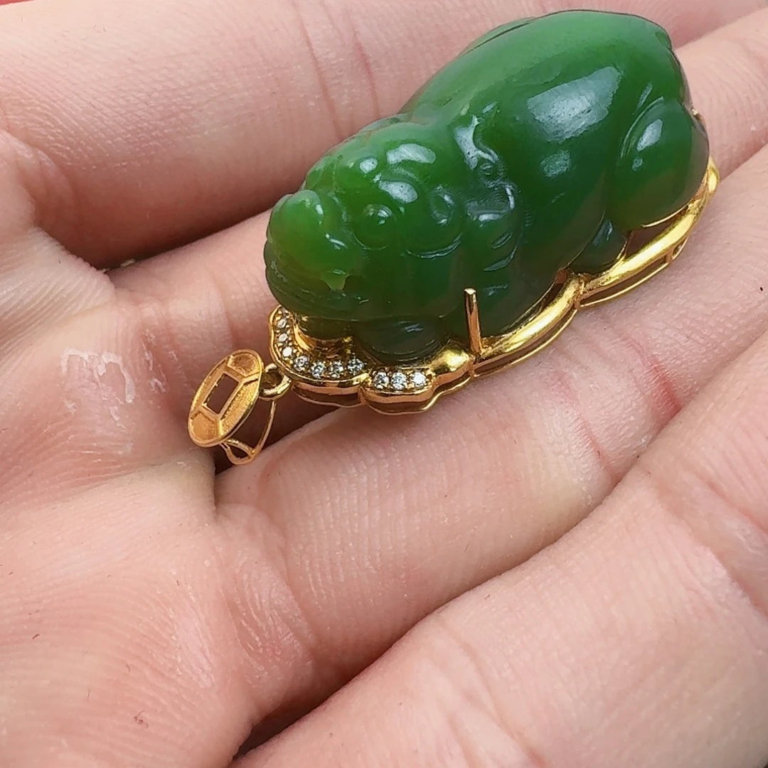 颈饰18K金镶嵌和田玉