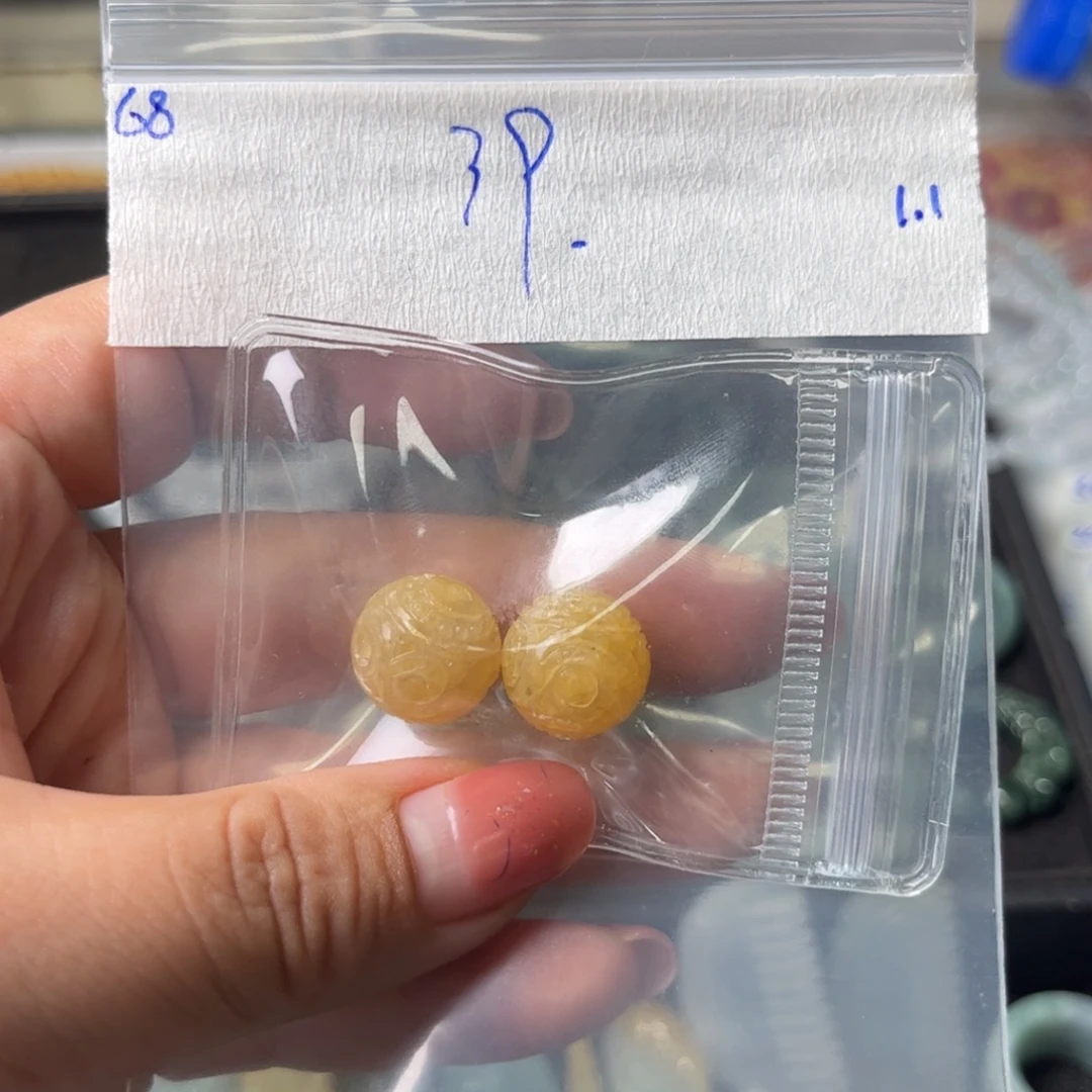 勇***前定制翡翠未镶嵌珠子