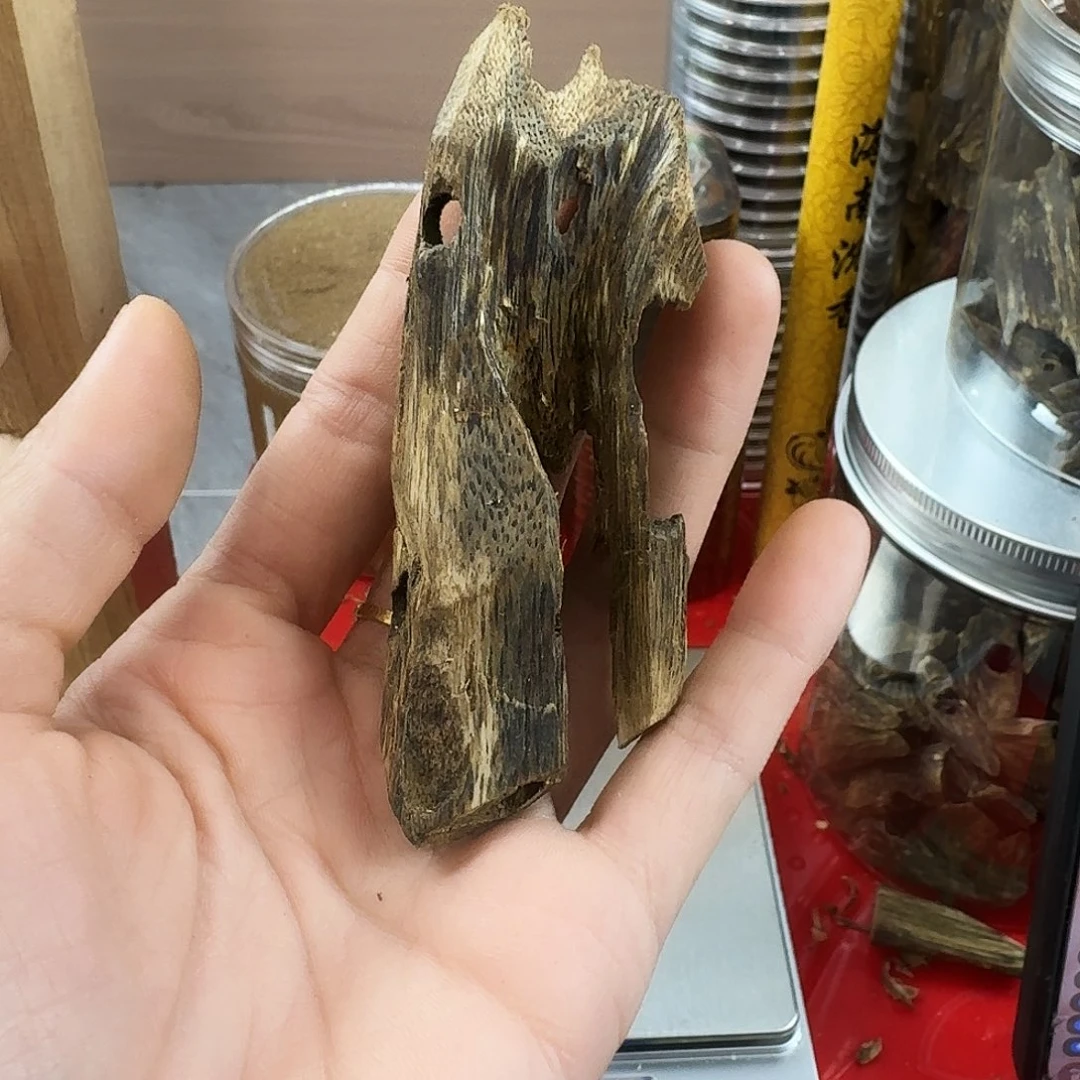 香料绿奇楠虫漏白棋11克