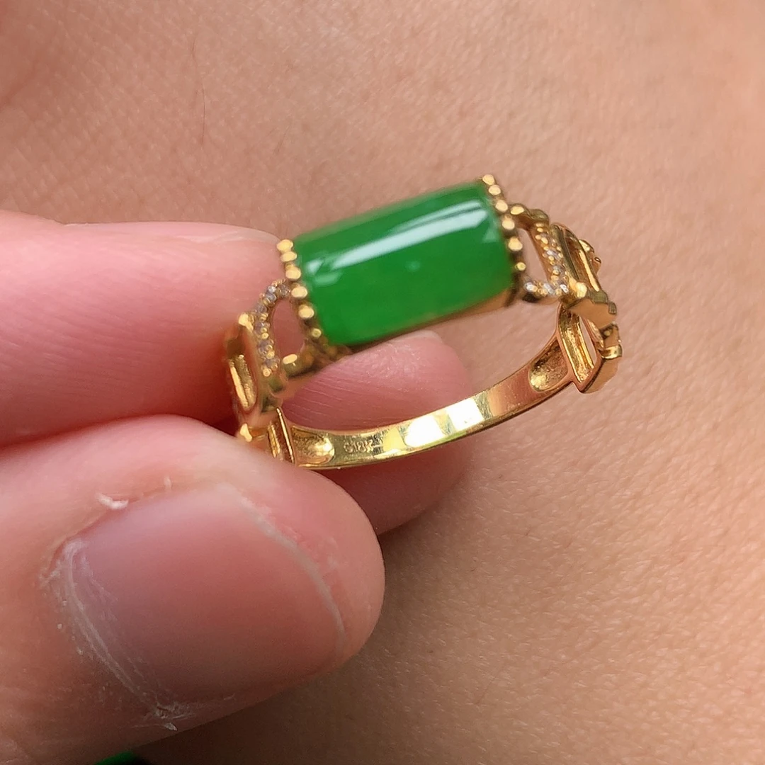 翡翠18K金镶嵌戒指