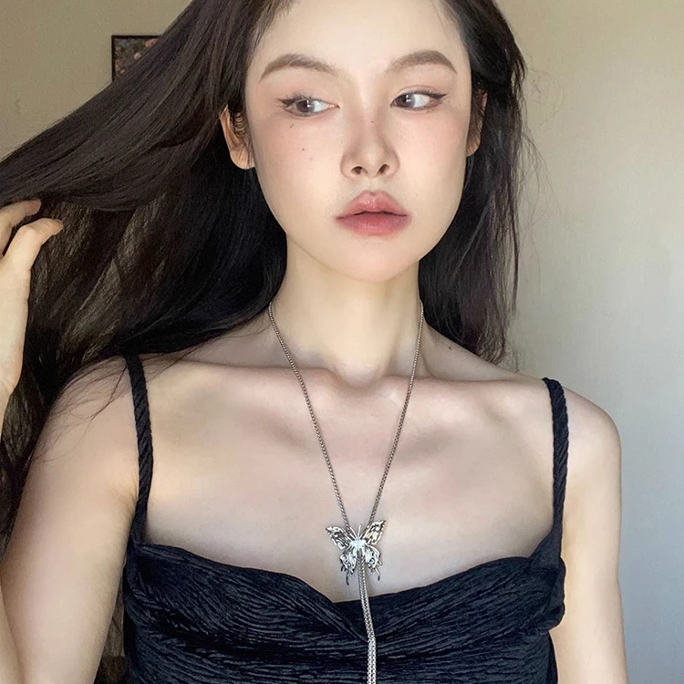 甜酷蝴蝶抽拉项链女款气质百搭高级锁骨链轻奢夏日独特辣妹风配饰
