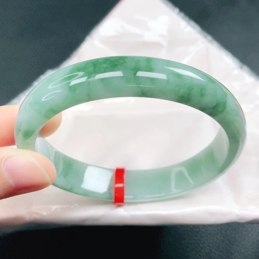 翡翠未镶嵌手镯58圈贵妃