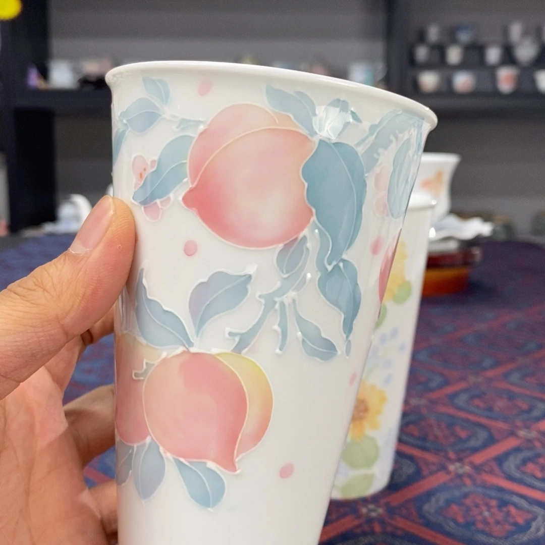 桃子品茗杯手绘釉下高温