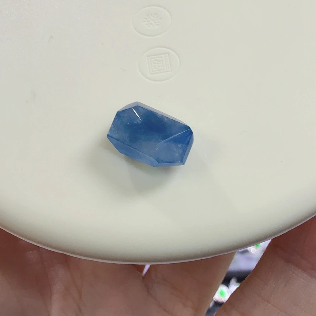 翡翠未镶嵌颈饰冰蓝