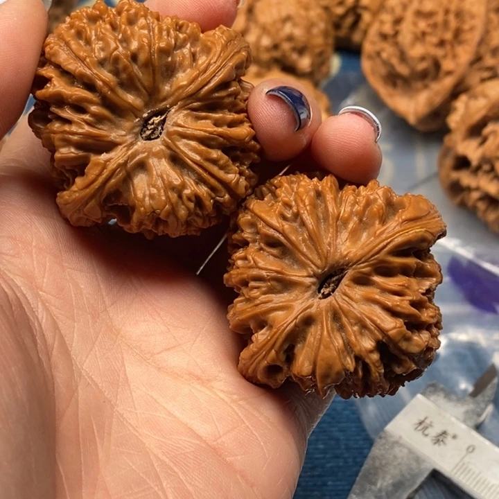 文玩核桃吊坠南疆石