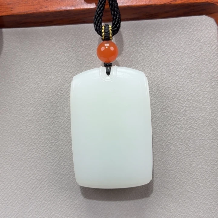 枫***府和田玉未镶嵌颈饰