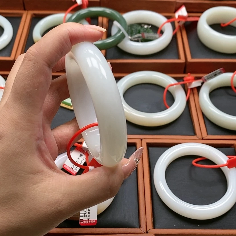 【闪购商品】未镶嵌手镯和田玉