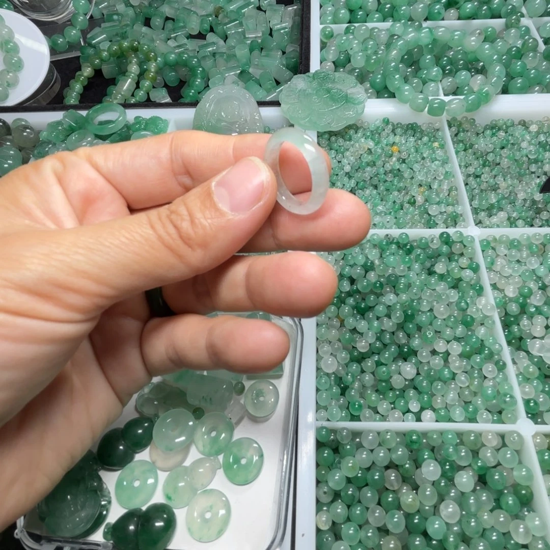 石英质玉（非洲翠）未镶嵌港码9码有洒金