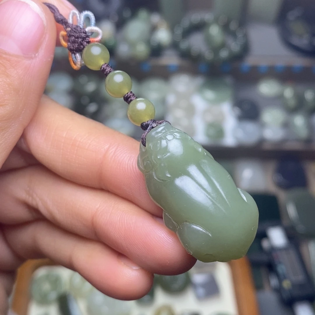 和田玉颈饰未镶嵌帝***狼