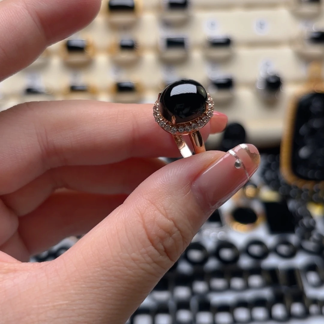 翡翠戒指18K金镶嵌缅甸翡翠