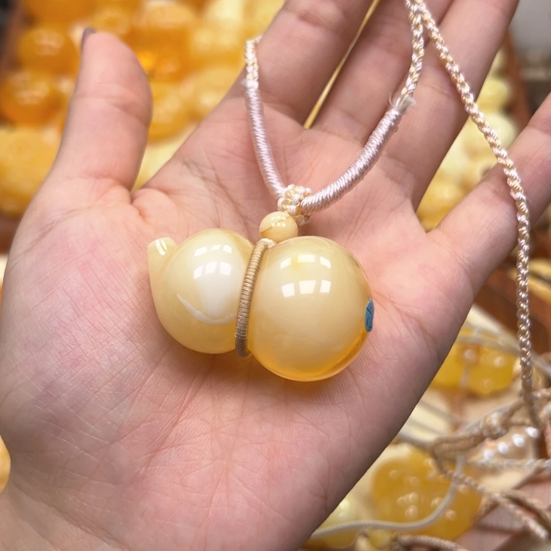 琥珀未镶嵌颈饰蜜蜡