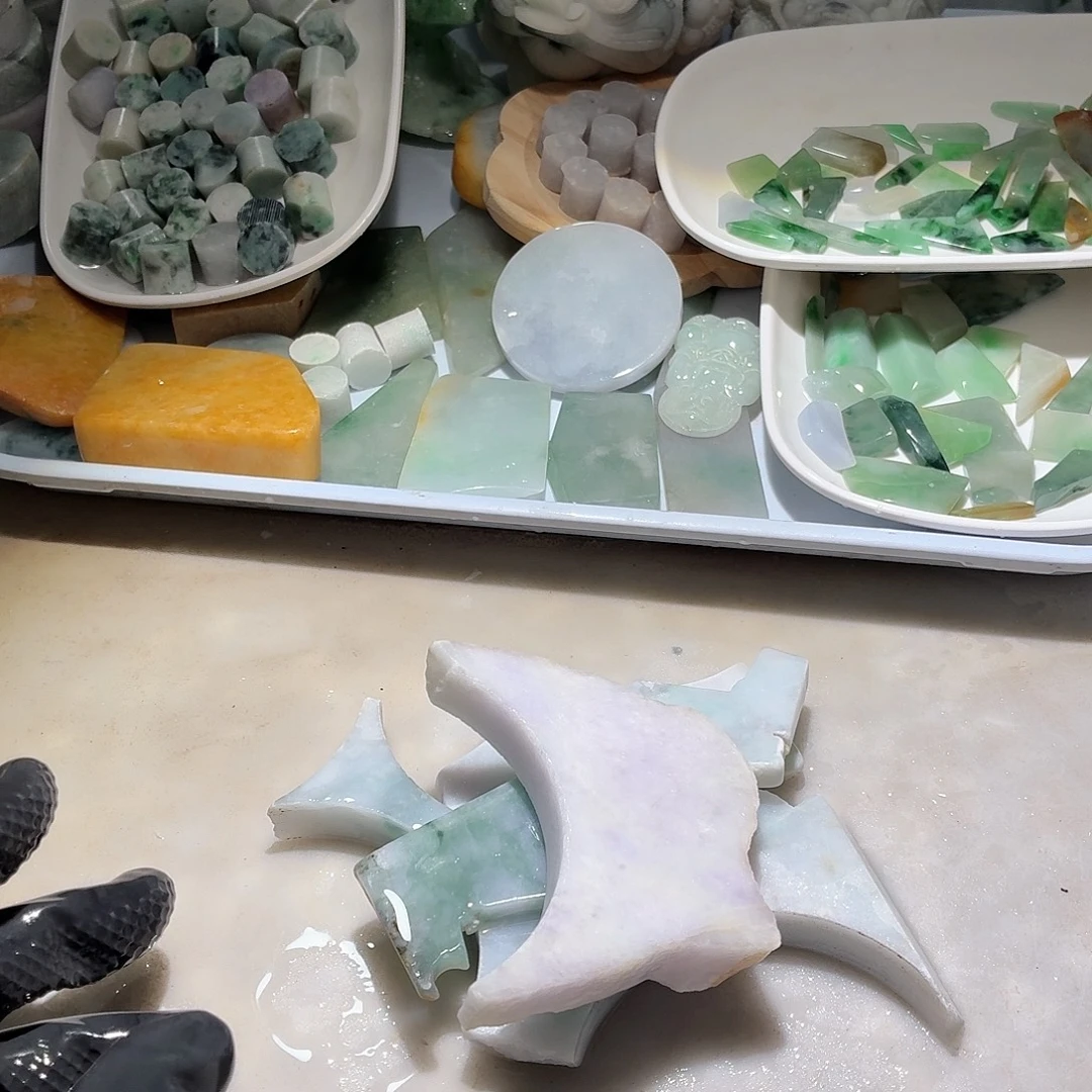 颈饰未镶嵌翡翠边角料