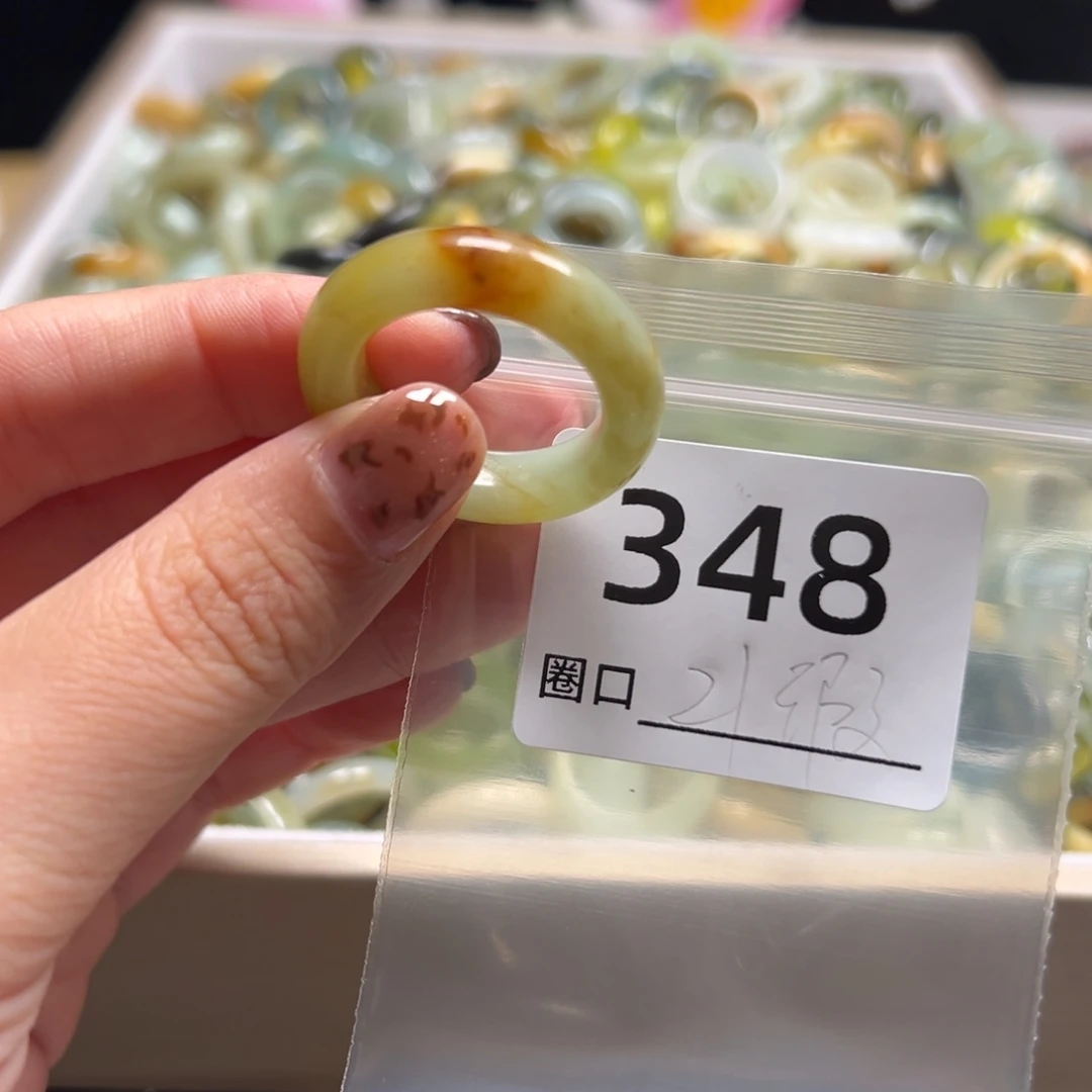 大***娜蛇纹石玉未镶嵌戒指