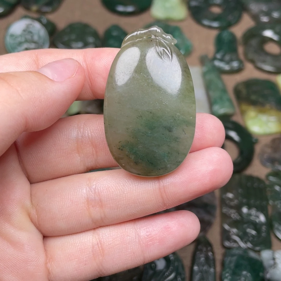 独山玉未镶嵌颈饰