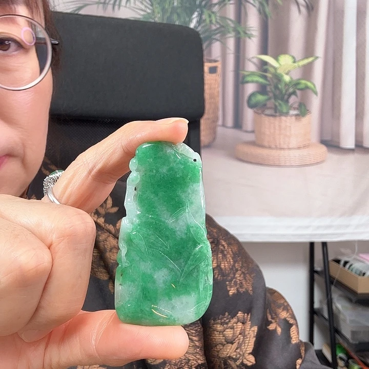 翡翠颈饰未镶嵌竹节