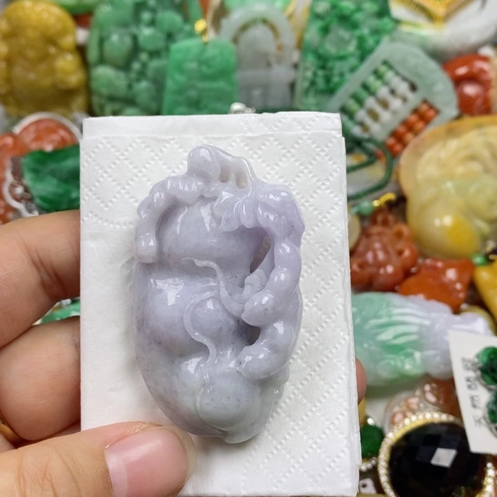 翡翠吊坠(赠链)未镶嵌