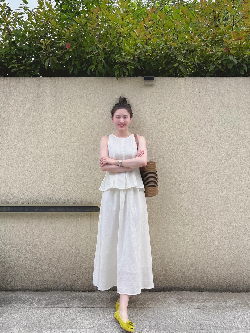 2025夏季新款韩系气质时尚法式无袖上衣白色高腰显瘦半身裙两件套