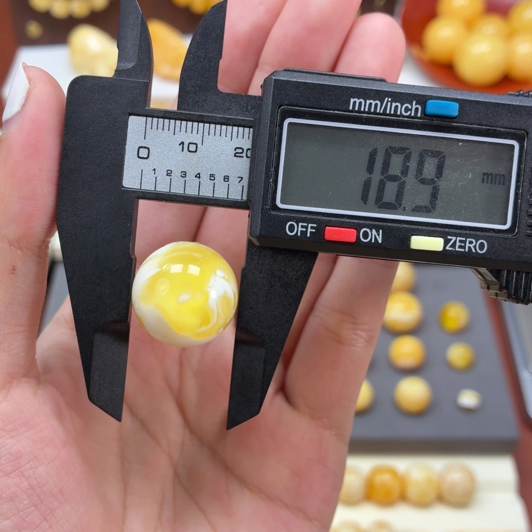 琥珀未镶嵌珠宝奇石焦皮金白溶洞圆珠18.9mm