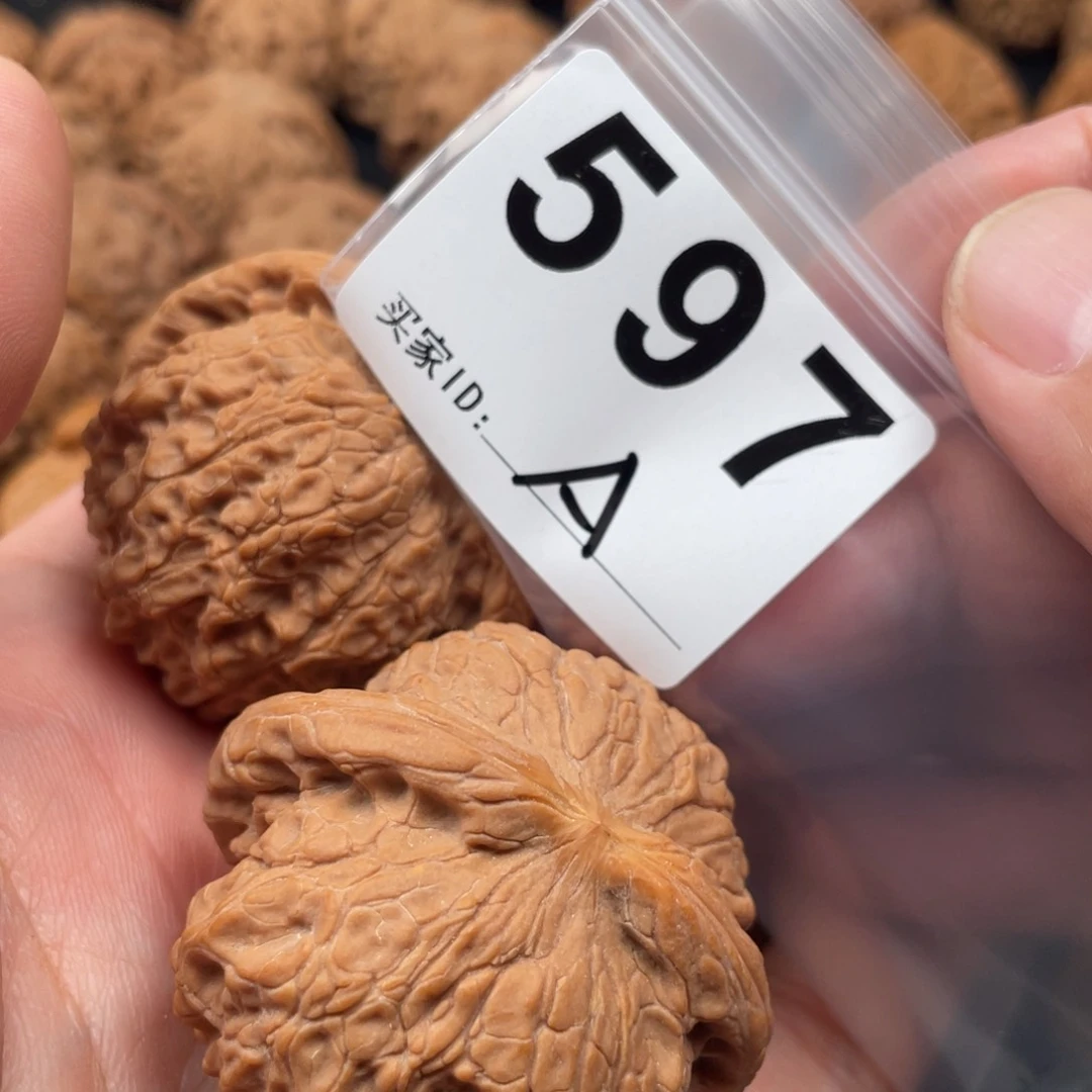 文玩核桃吊坠Z血麒麟