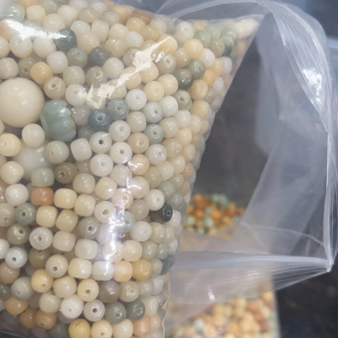 吊坠白玉菩提小*虎z5*6/微瑕锅底