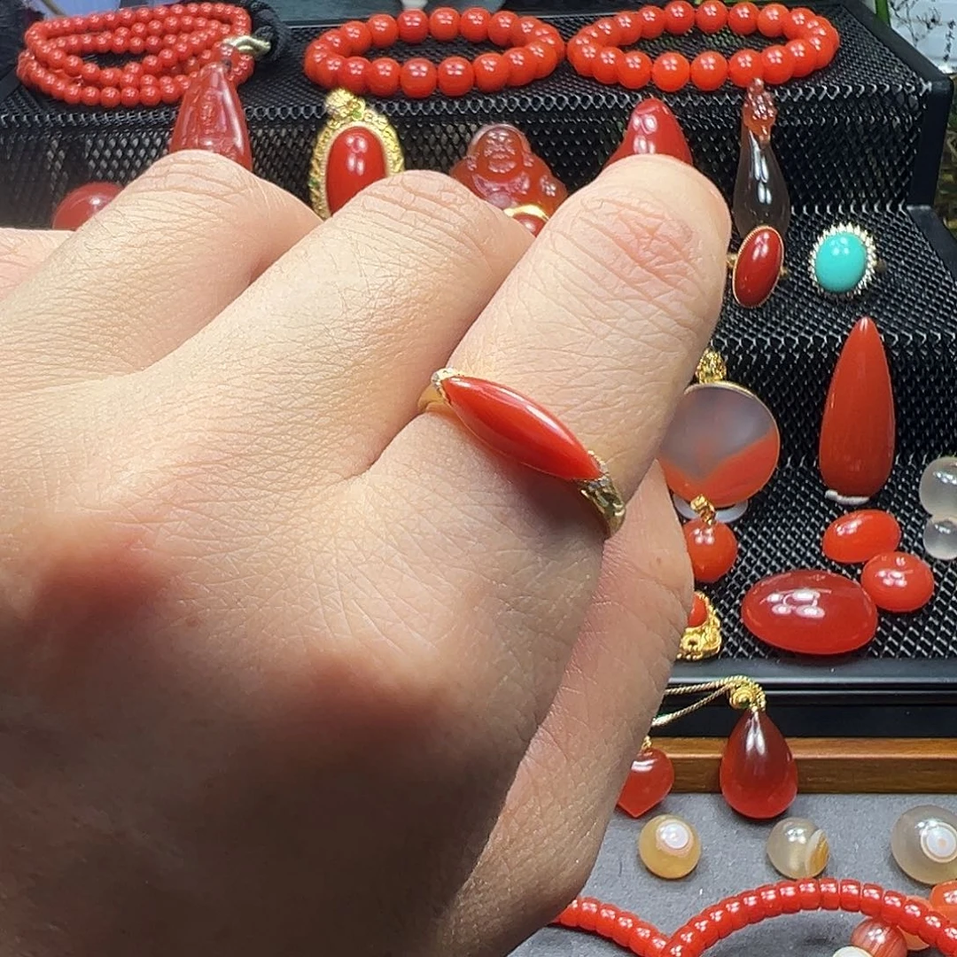 18K金镶嵌女诫南红玛瑙