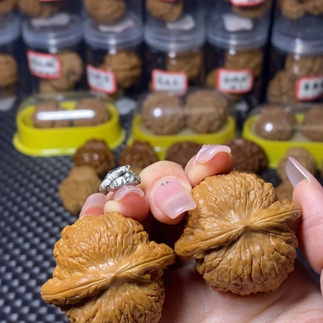 文玩核桃吊坠血麒麟41.8