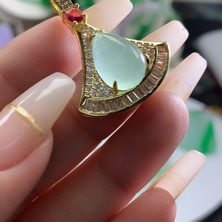 翡翠未镶嵌吊坠(赠链)
