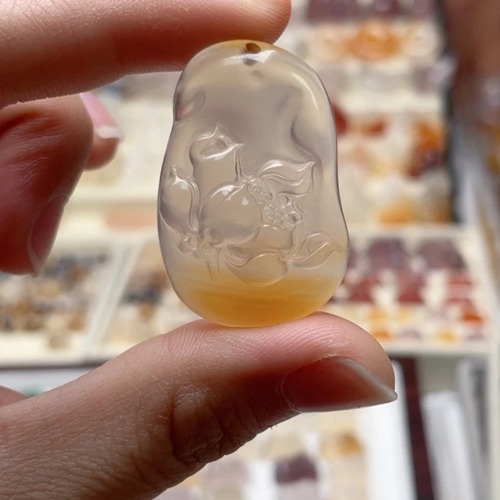 玛瑙/玉髓未镶嵌莲花吊坠