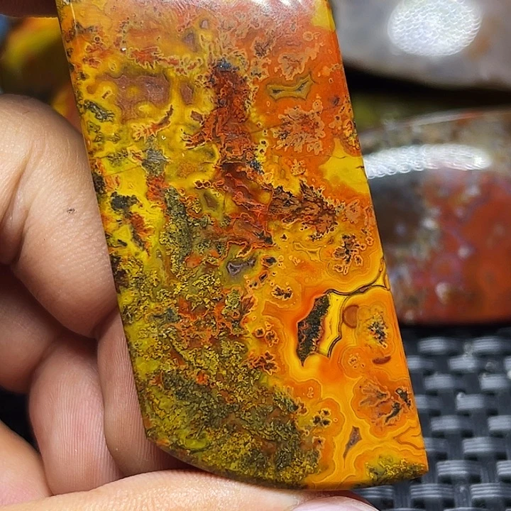 狼***抱玛瑙/玉髓未镶嵌颈饰