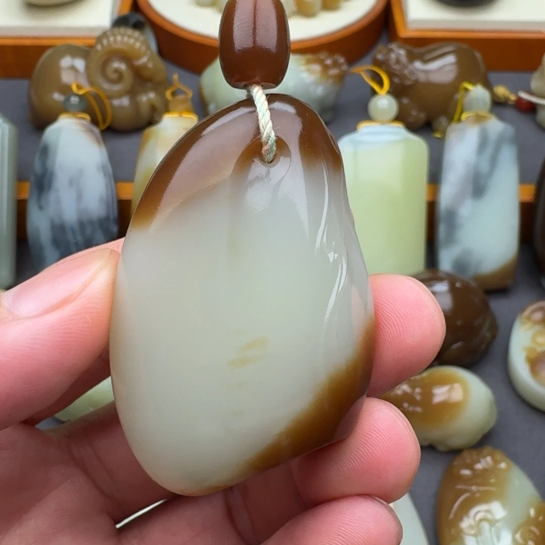 *****和田玉（糖玉）未镶嵌颈饰