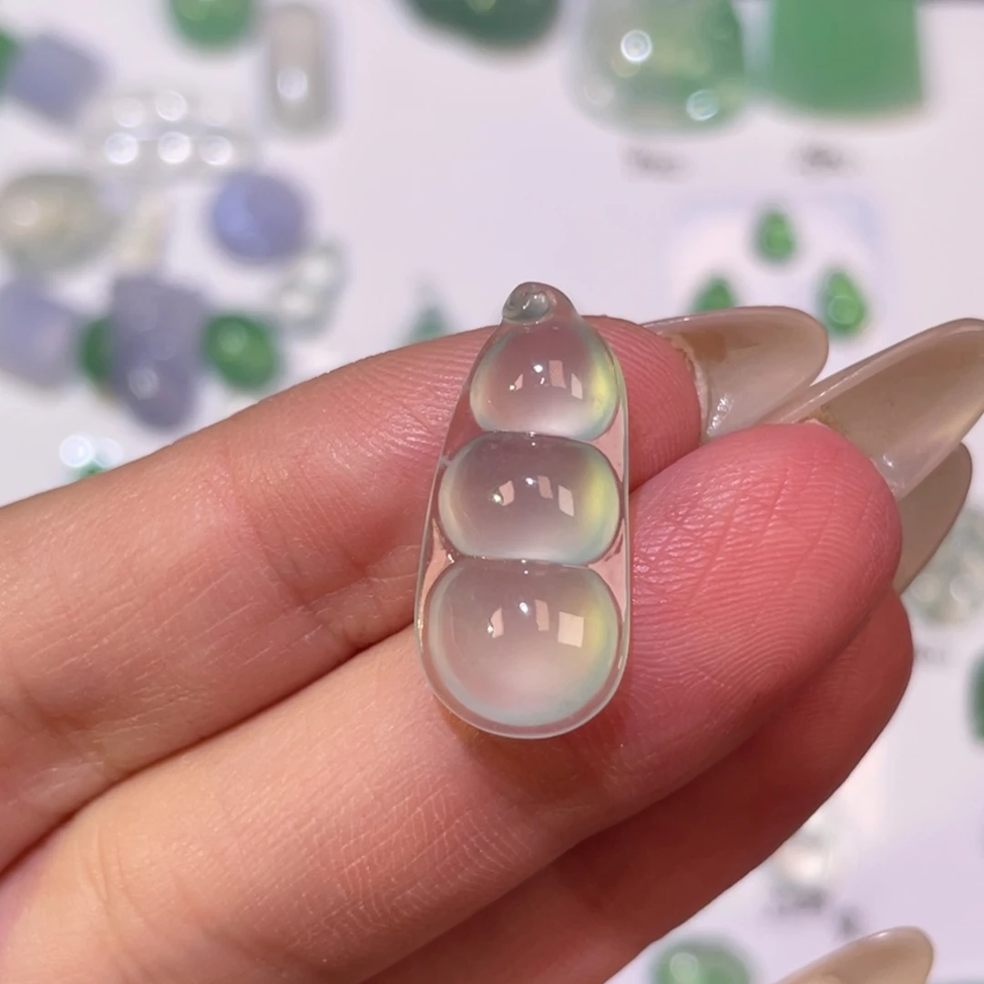 翡翠未镶嵌颈饰裸石