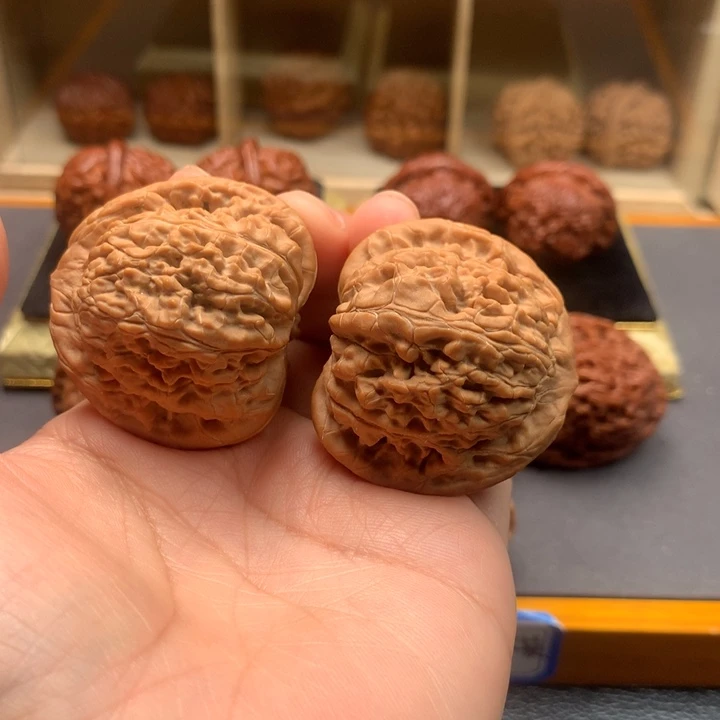 文玩核桃吊坠望月