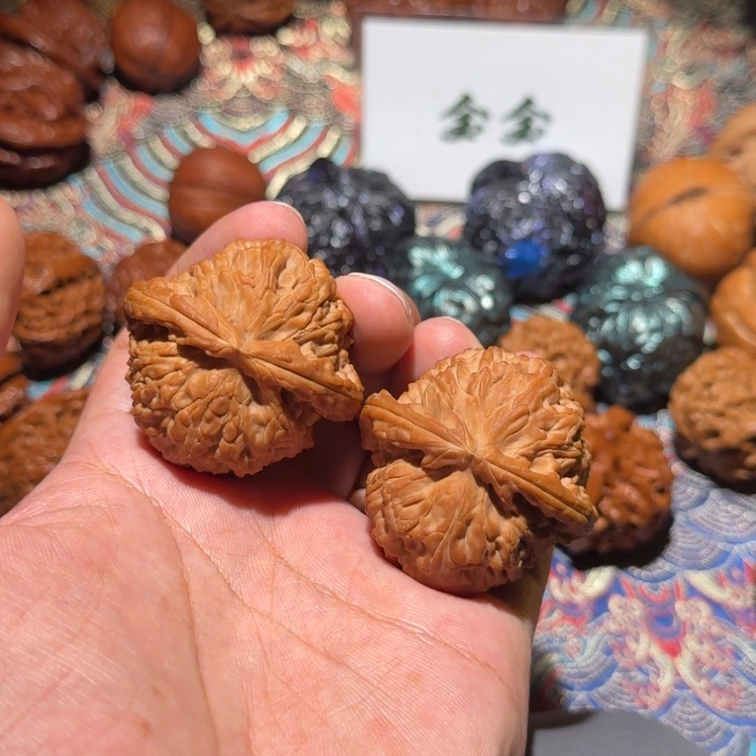 核桃把件1805粗楞球白，尺寸43 42 35