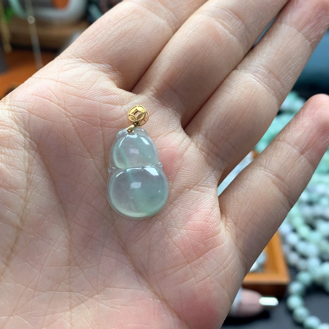 颈饰18K金镶嵌翡翠