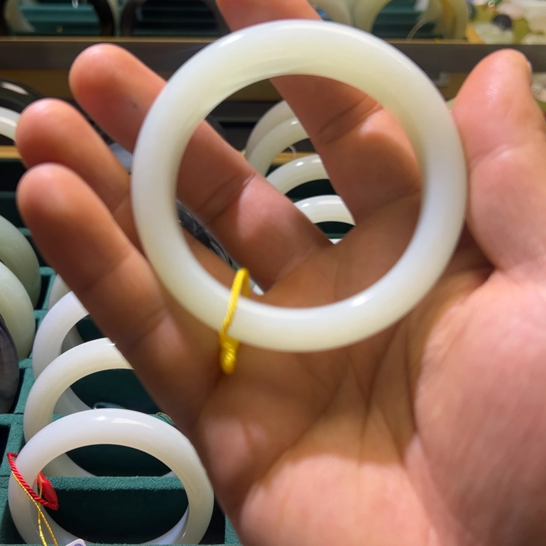 和田玉未镶嵌手镯