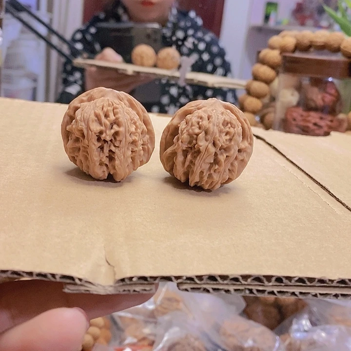 【闪购商品】文玩核桃把件36龙须谷