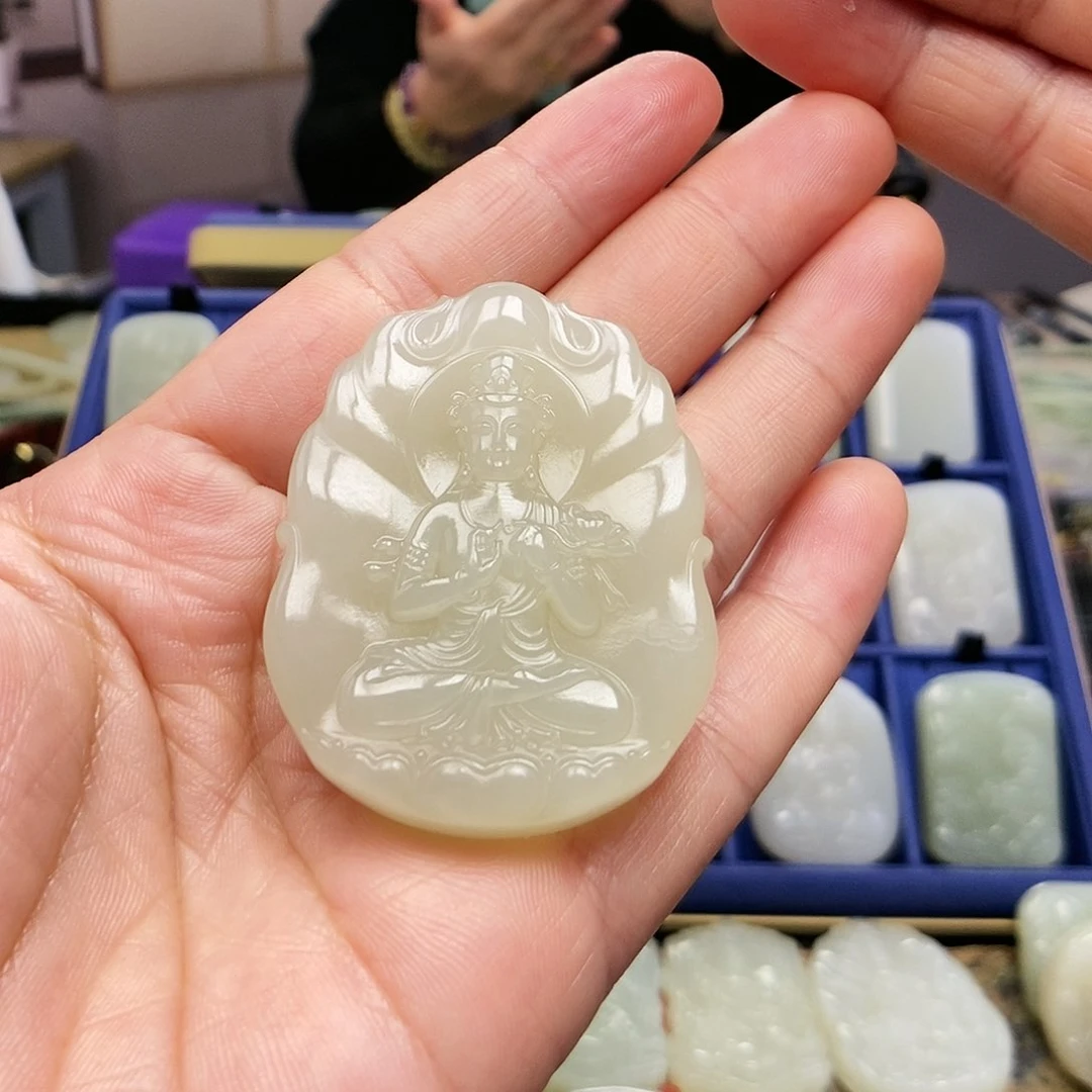 和田玉颈饰未镶嵌大*菜