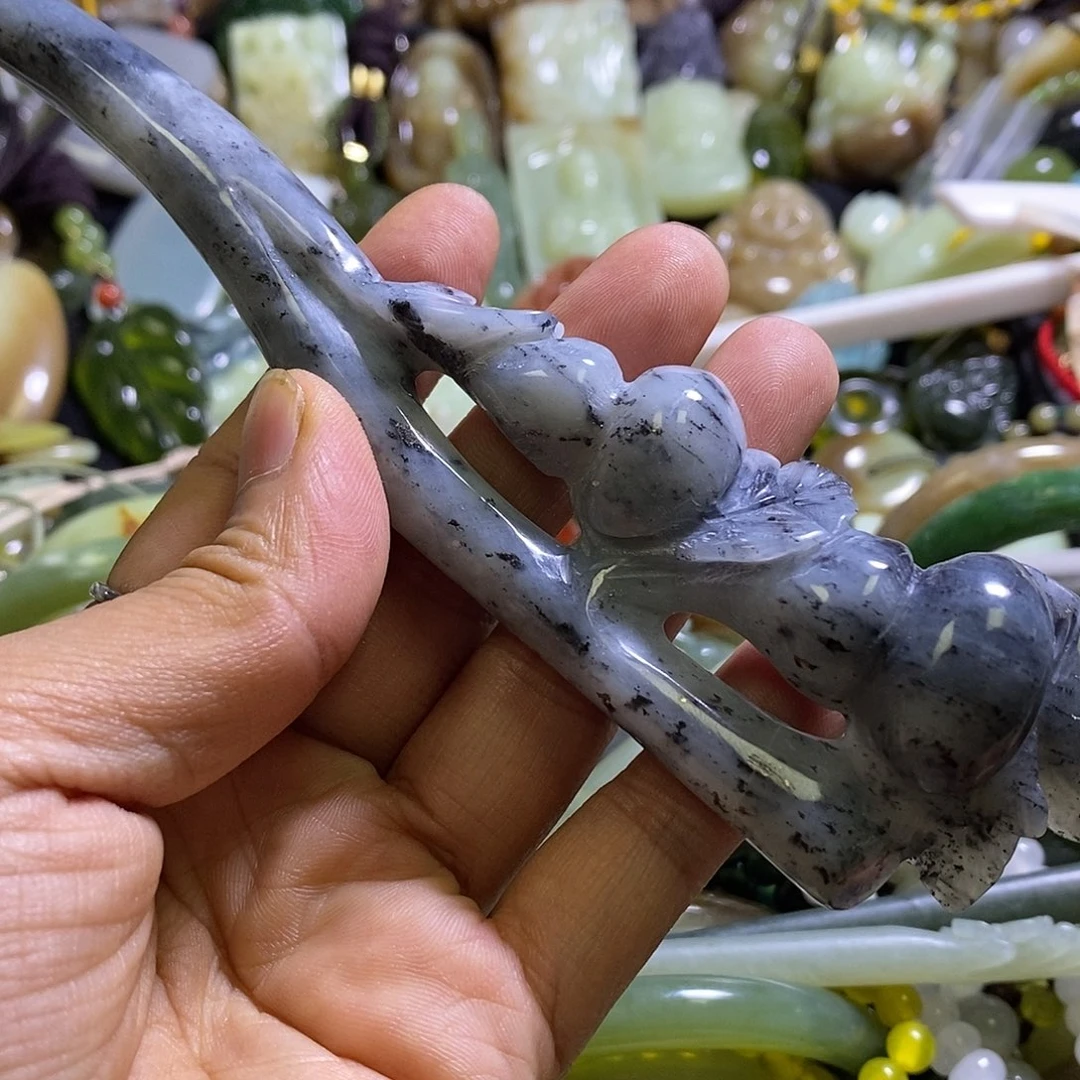 未镶嵌岫玉发簪一个