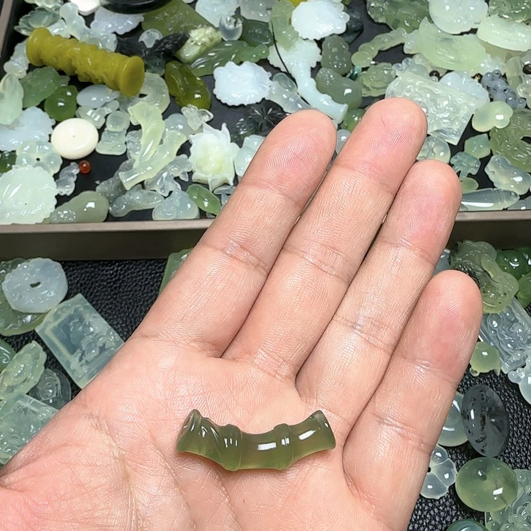 蛇纹石玉颈饰未镶嵌好****了