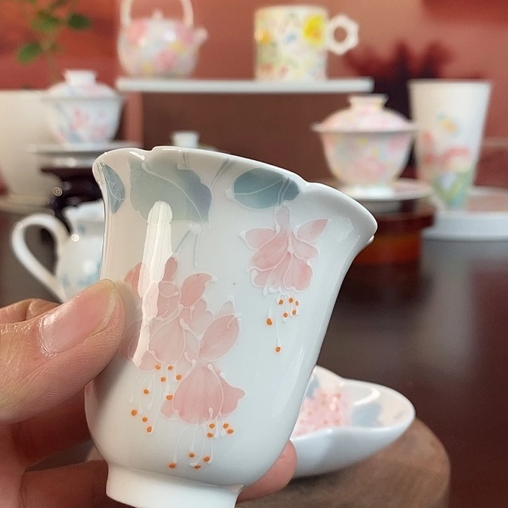 倒挂金钟品茗杯手绘釉下高温