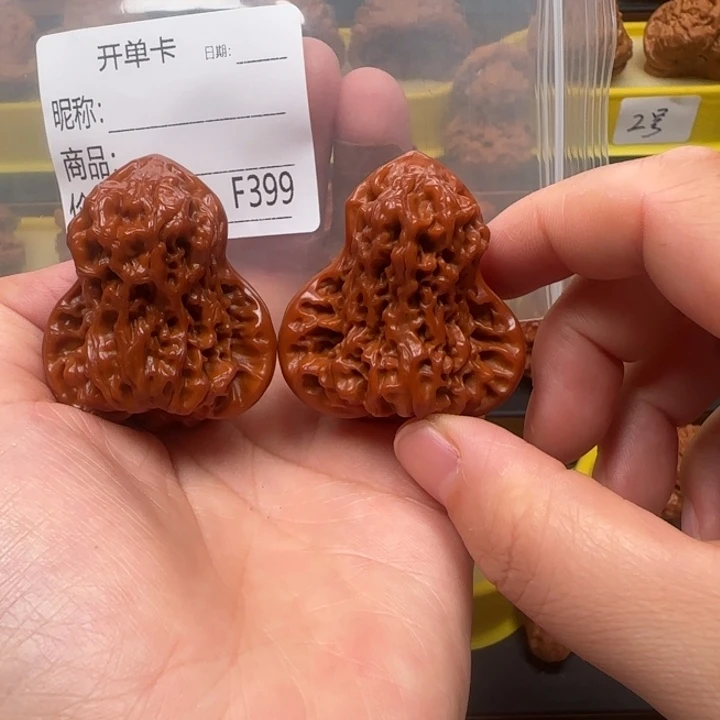 文玩核桃吊坠鸳鸯