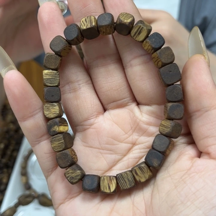 沉香手串0.7方珠单圈多样性发1