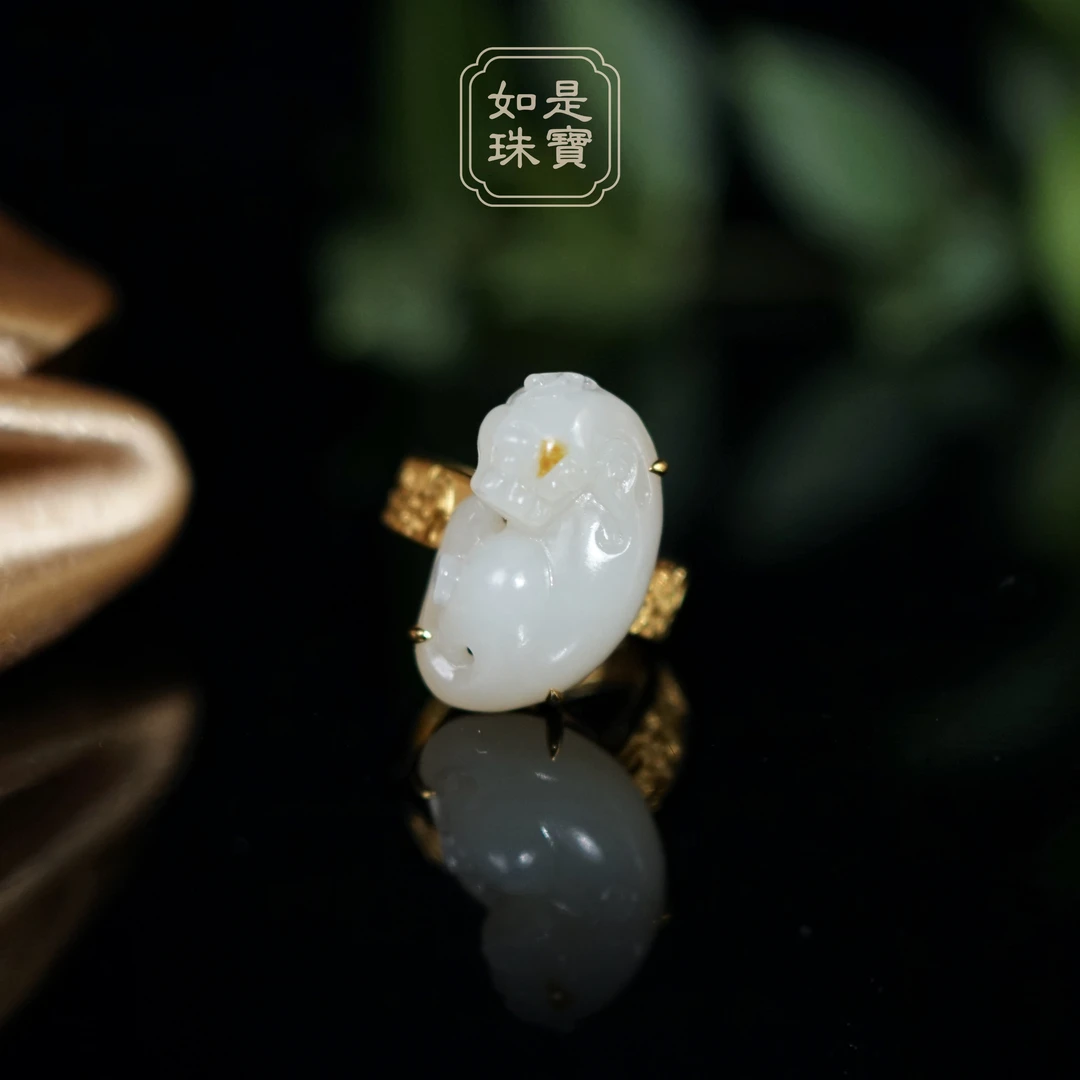 传承级18K金新疆和田玉大开门羊脂玉高油高润洒金皮高定貔貅戒指
